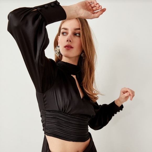 🆕 BLACK SATIN NERVUR DETAILED BLOUSE - Picture 4 of 8